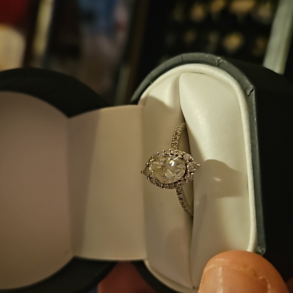 10k gold beautiful mossianite ring